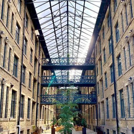 Velvet - Conditioning House ブラッドフォード